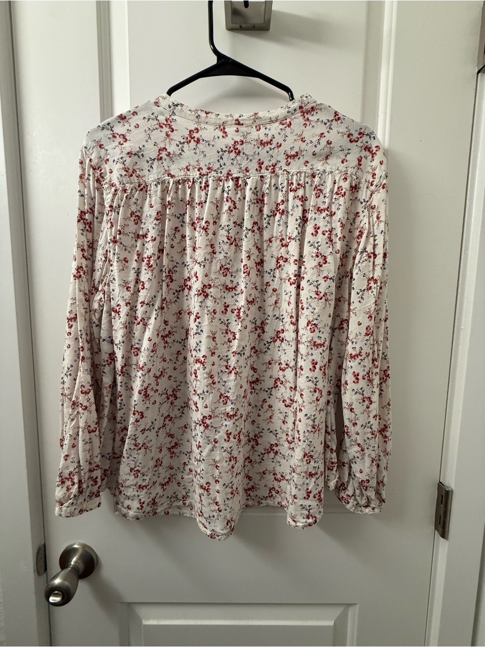 Old Navy Ditsy Floral Button Front Blouse Cream Red Blue Size L - Picture 4 of 6